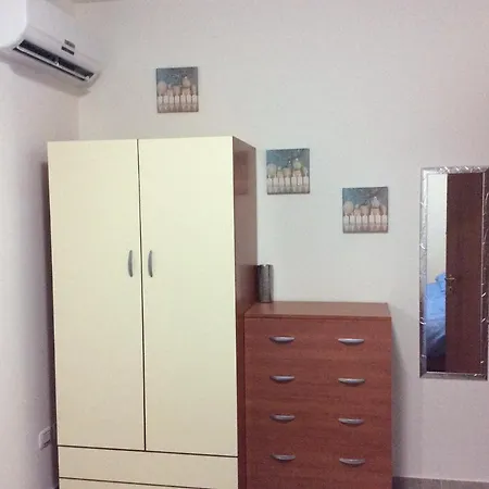 With One Bedroom In With Shared Pool Furnished Balcony And Wifi 100 M From The Beach * Caulonia Marina