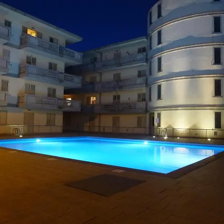 Apartmán With One Bedroom In With Shared Pool Furnished Balcony And Wifi 100 M From The Beach
