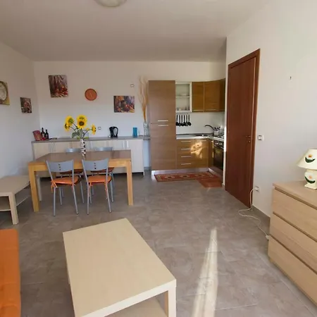 With One Bedroom In With Shared Pool Furnished Balcony And Wifi 100 M From The Beach Apartmán *