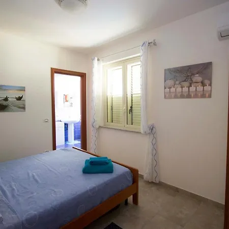 With One Bedroom In With Shared Pool Furnished Balcony And Wifi 100 M From The Beach Apartmán *