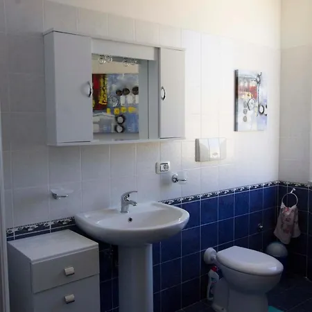 With One Bedroom In With Shared Pool Furnished Balcony And Wifi 100 M From The Beach * Caulonia Marina
