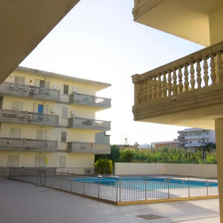 With One Bedroom In With Shared Pool Furnished Balcony And Wifi 100 M From The Beach Apartmán Caulonia Marina